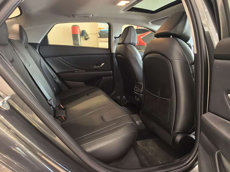 Elantra 2023 1.5L CVT LUX Premium Edition - zdjęcie 15