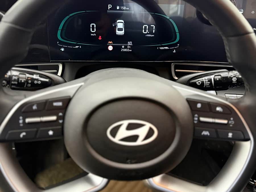 Elantra 2023 1.5L CVT LUX Premium Edition - zdjęcie 15