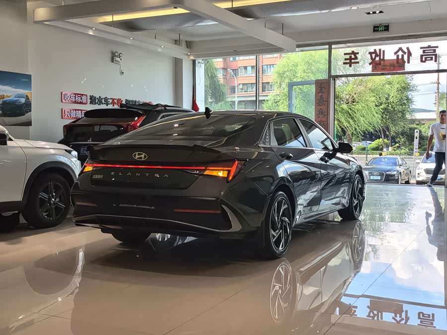 Elantra 2023 1.5L CVT LUX Premium Edition - zdjęcie 18
