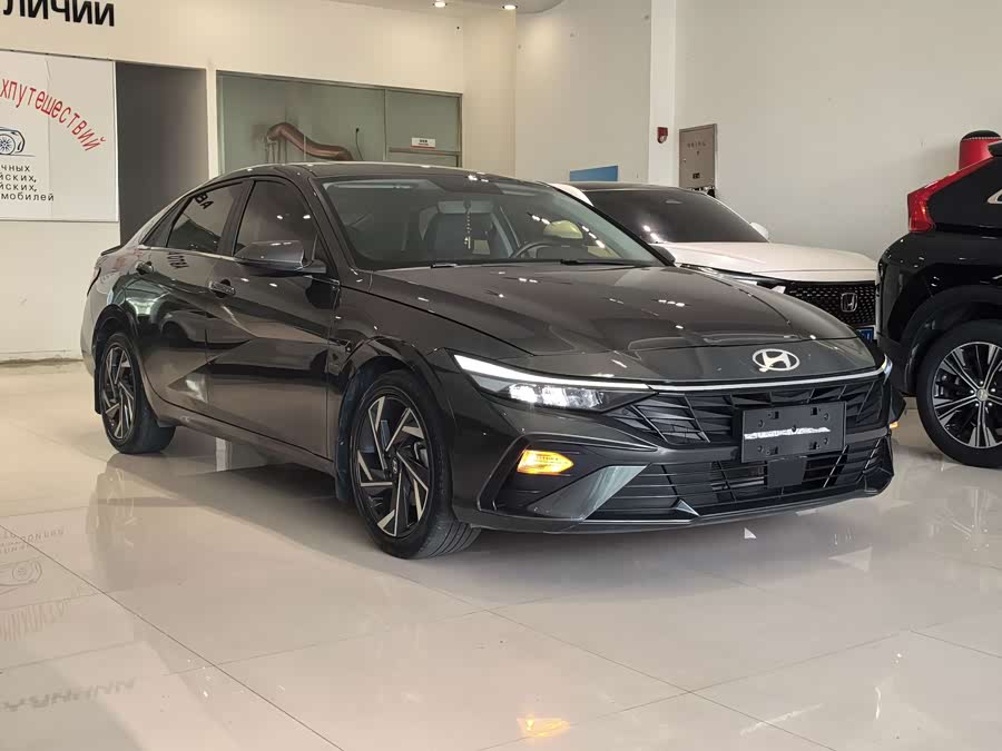 Elantra 2023 1.5L CVT LUX Premium Edition - zdjęcie 4