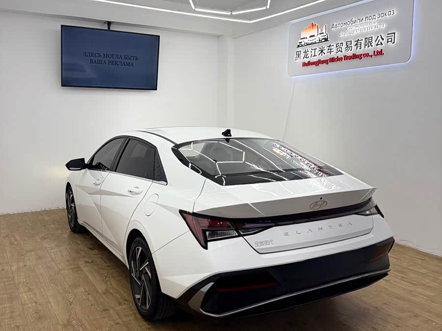 Elantra 2023 1.5L CVT LUX Premium Edition - zdjęcie 4