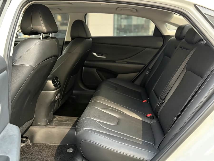 Elantra 2023 1.5L CVT LUX Premium Edition - zdjęcie 6