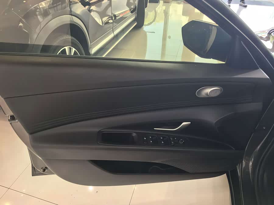 Elantra 2023 1.5L CVT LUX Premium Edition - zdjęcie 6