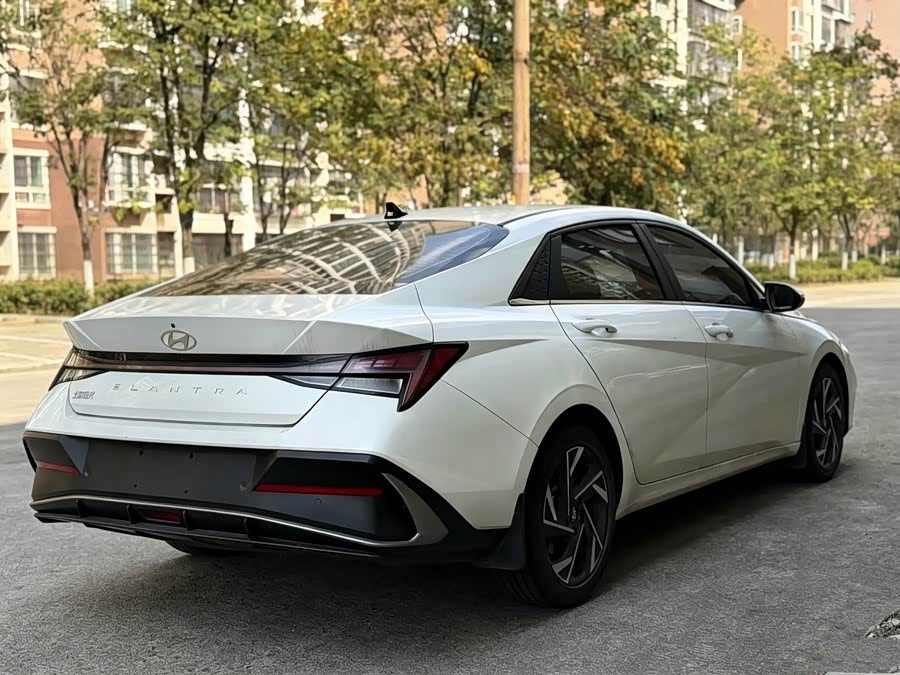 Elantra 2023 1.5L CVT LUX Premium Edition - zdjęcie 7