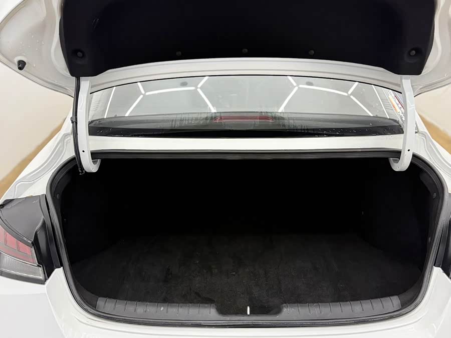 Elantra 2023 1.5L CVT LUX Premium Edition - zdjęcie 7