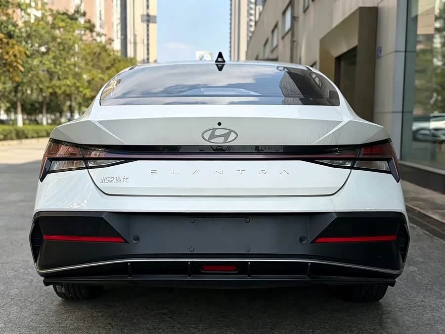 Elantra 2023 1.5L CVT LUX Premium Edition - zdjęcie 9