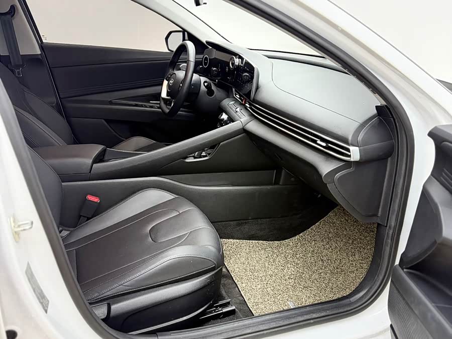 Elantra 2023 1.5L CVT LUX Premium Edition - zdjęcie 10