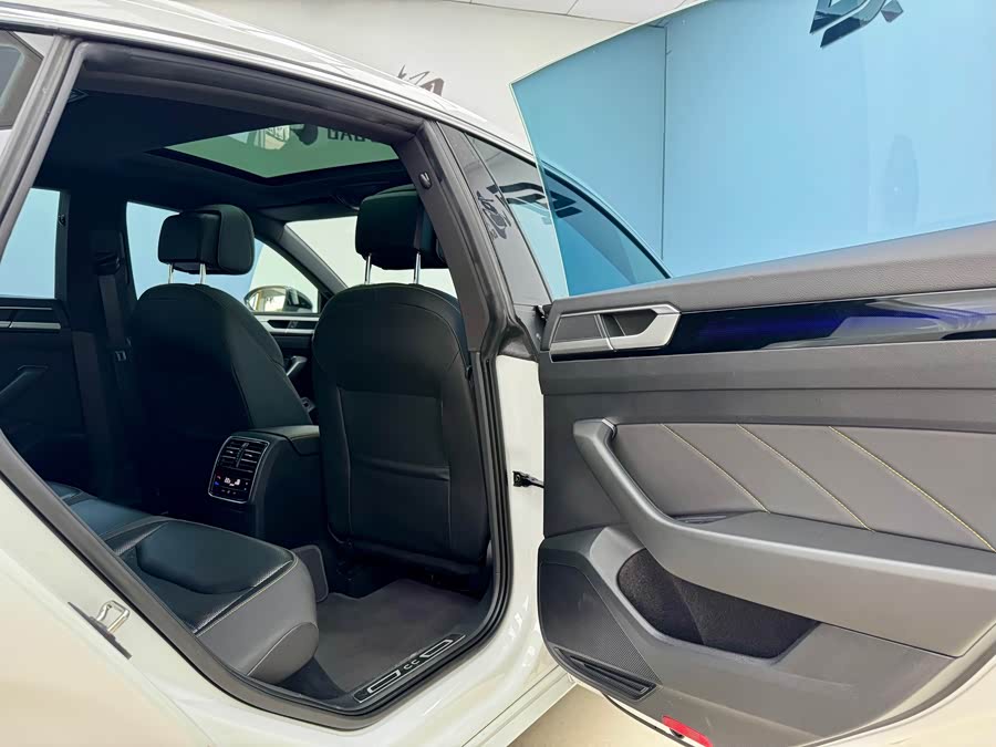 FAW-Volkswagen CC 2023 380TSI Eye-catching Edition - zdjęcie 11