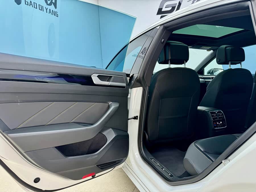 FAW-Volkswagen CC 2023 380TSI Eye-catching Edition - zdjęcie 10