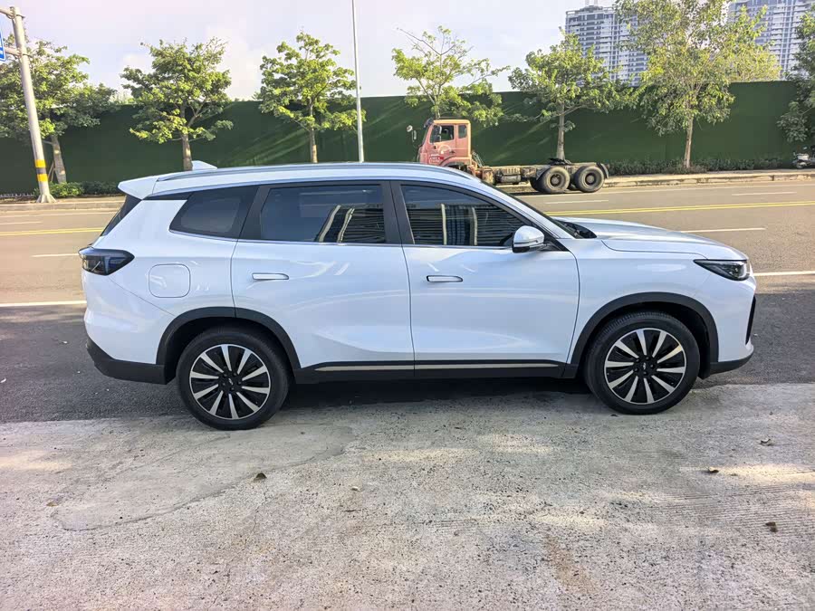 Fengyun T8 2025 1.5T 130km Luxury 5-seater - zdjęcie 9