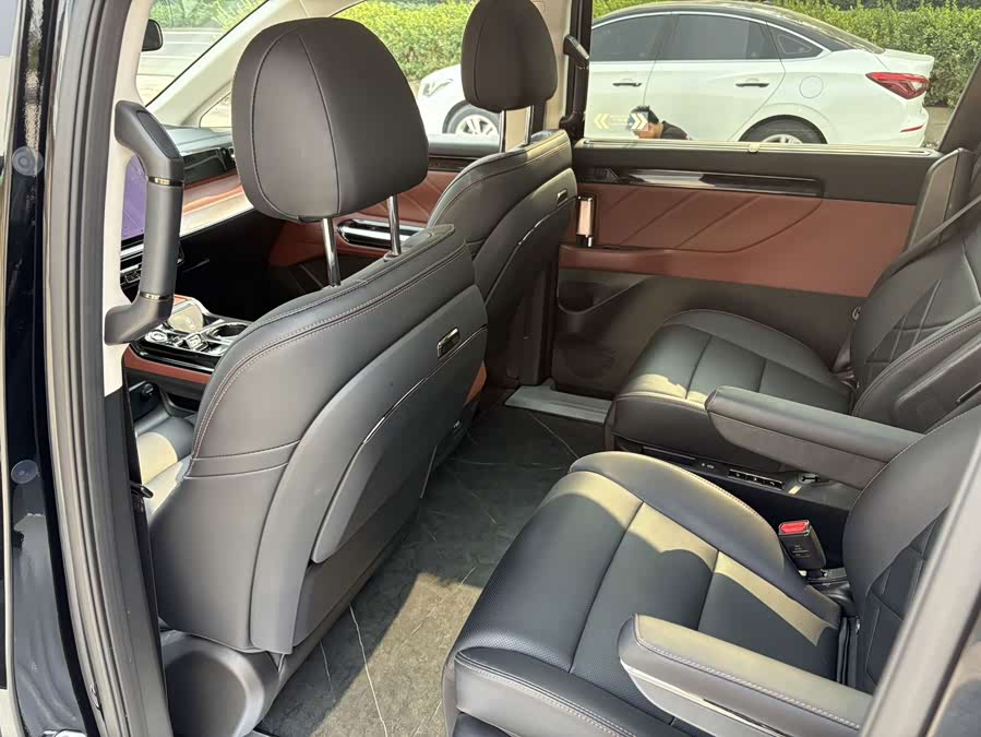 GAC E8 PHEV 2024 150km MAX+ - zdjęcie 12