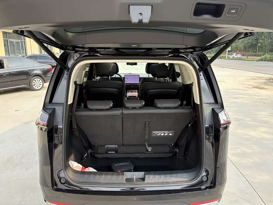 GAC E8 PHEV 2024 150km MAX+ - zdjęcie 15