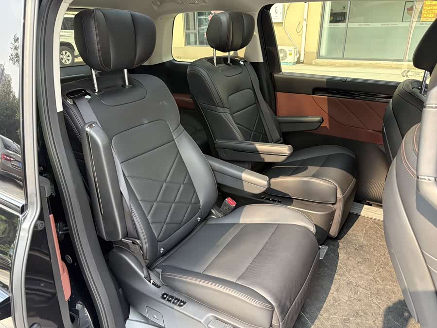 GAC E8 PHEV 2024 150km MAX+ - zdjęcie 16
