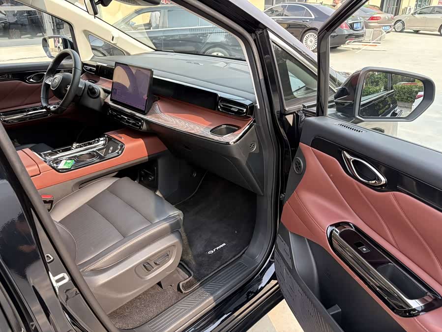 GAC E8 PHEV 2024 150km MAX+ - zdjęcie 18