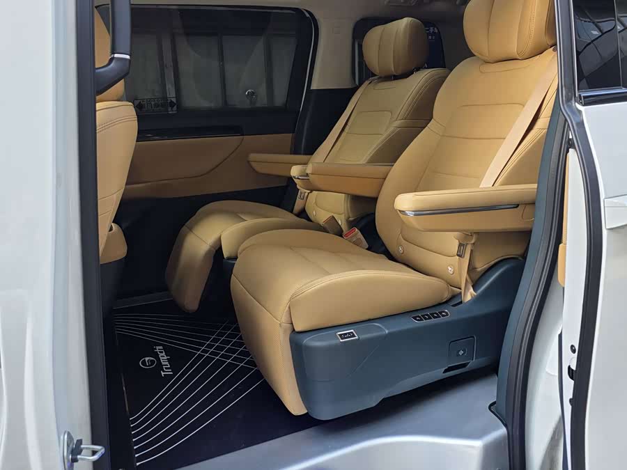 GAC E8 PHEV 2024 150km MAX - zdjęcie 6