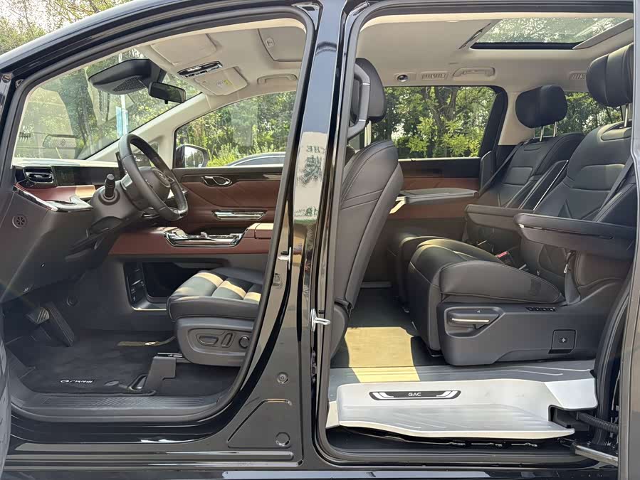 GAC E8 PHEV 2024 150km MAX+ - zdjęcie 8