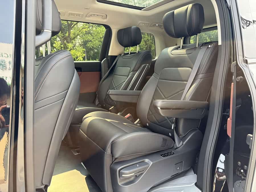 GAC E8 PHEV 2024 150km MAX+ - zdjęcie 10