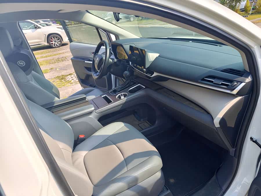 Greevia 2024 2.5L Hybrid Comfort Edition - zdjęcie 11