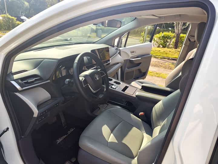 Greevia 2024 2.5L Hybrid Comfort Edition - zdjęcie 19