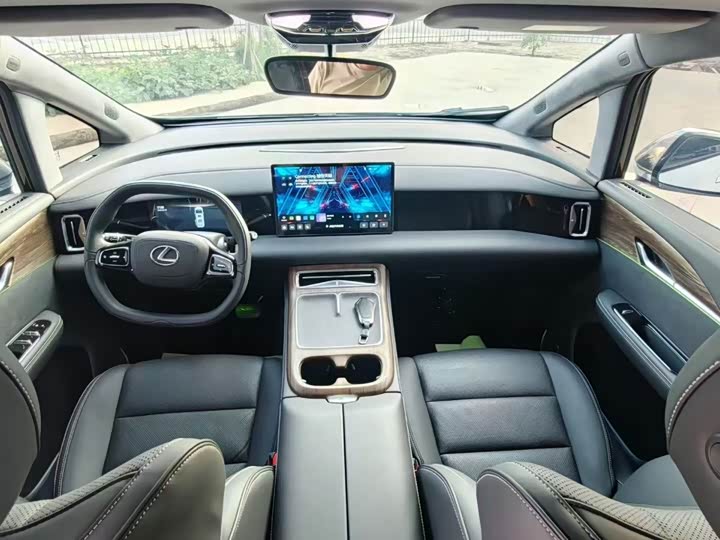 HYCAN V09 2023 Luxury 620 - zdjęcie 14