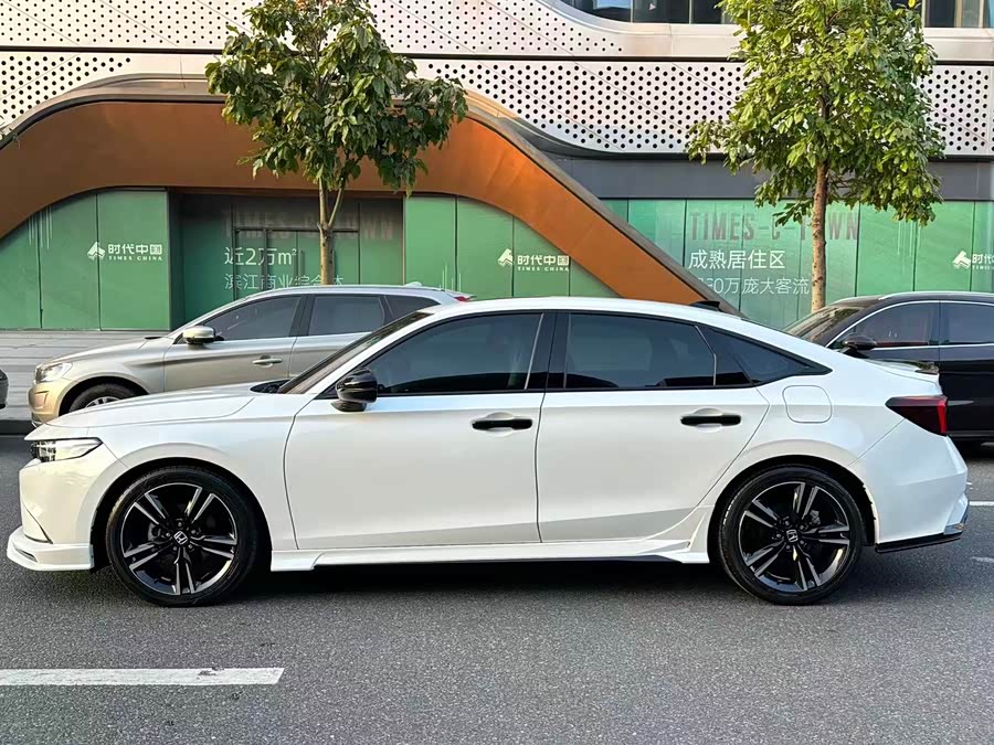 Hatchback 240Turbo CVT Phantom Night Luxury - zdjęcie 4