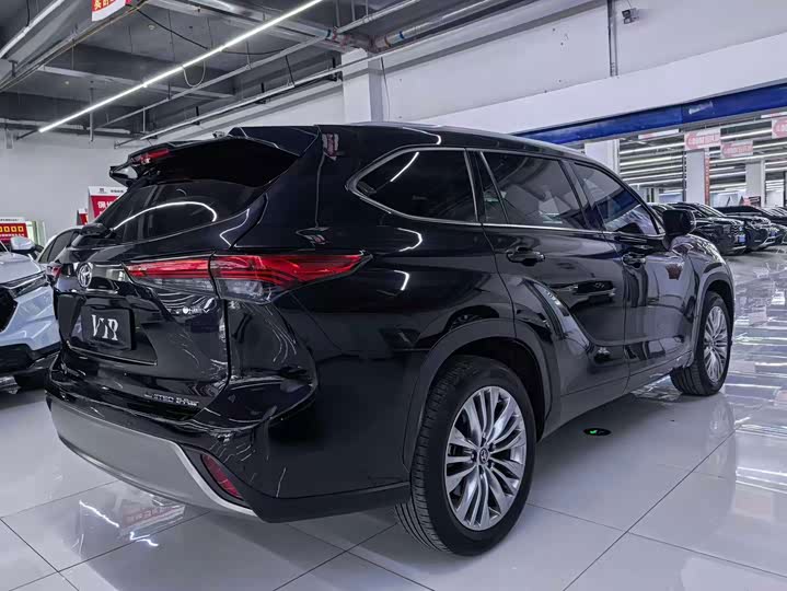 Highlander 2024 2.5L Intelligent Electric Hybrid 4WD Ultimate 7-Seater - zdjęcie 15