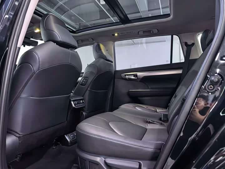 Highlander 2024 2.5L Intelligent Electric Hybrid 4WD Ultimate 7-Seater - zdjęcie 18