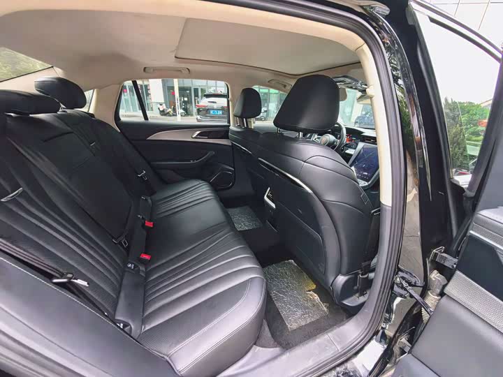 Hongqi H5 2023 1.5T DCT Intelligent Connected Flag Joy Version - zdjęcie 20