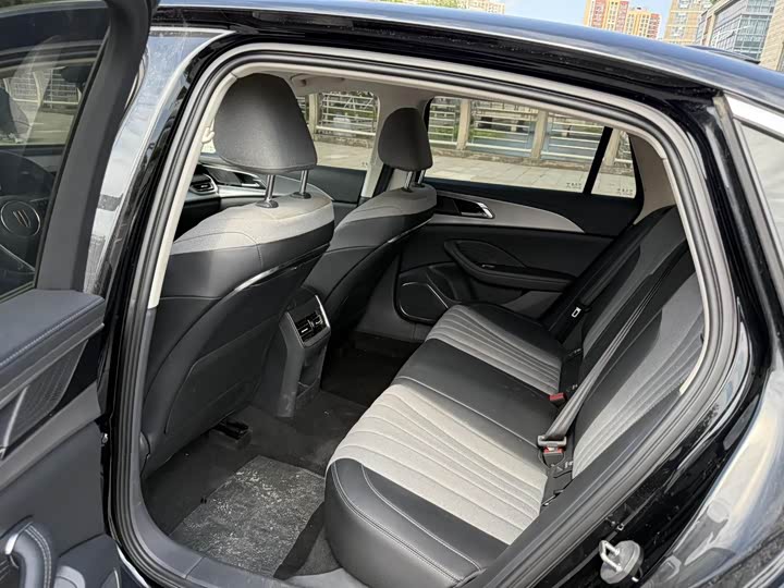 Hongqi H5 2024 1.5T DCT Intelligent Flag Joy Version - zdjęcie 18