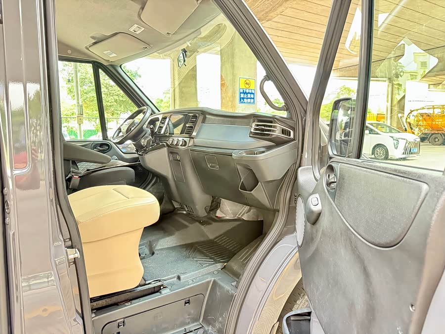 JMC Fushun 2025 2.0T 8AT Diesel Medium Wheelbase Low Roof Commercial Multi-Purpose Passenger Vehicle 5/6 Seats - zdjęcie 12