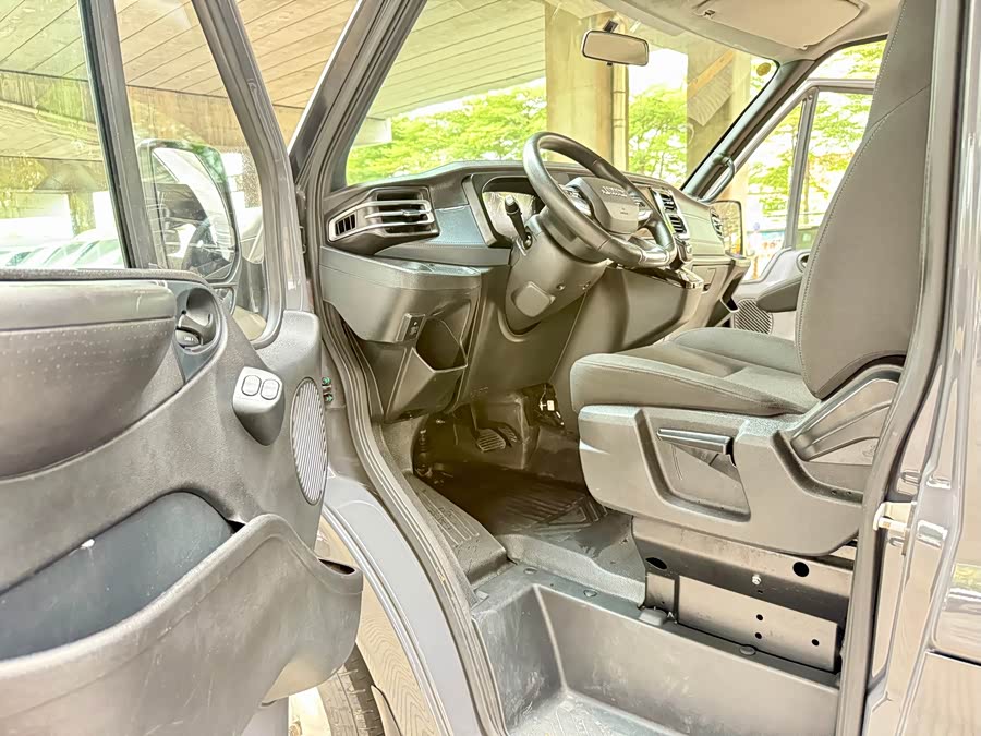 JMC Fushun 2025 2.0T 8AT Diesel Medium Wheelbase Low Roof Commercial Multi-Purpose Passenger Vehicle 5/6 Seats - zdjęcie 14