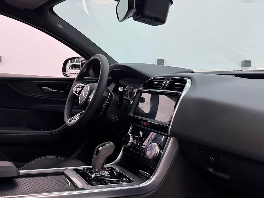 Jaguar XEL 2023 2.0T 200PS R-DYNAMIC Youth Sport - zdjęcie 11