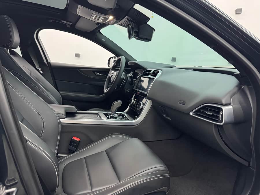 Jaguar XEL 2023 2.0T 200PS R-DYNAMIC Youth Sport - zdjęcie 10