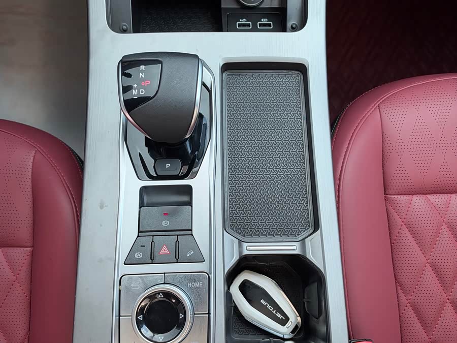 Jietu X70 PLUS 2024 Champion Edition 1.5T DCT Champion PRO 7-seater - zdjęcie 12