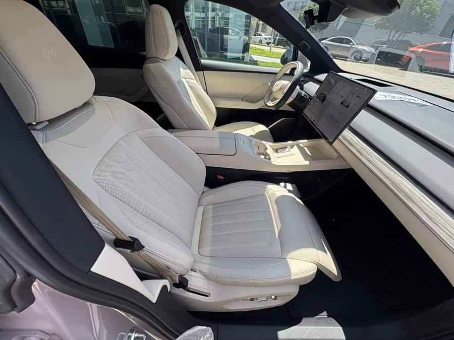 L60 2025 60kWh 4WD - zdjęcie 5