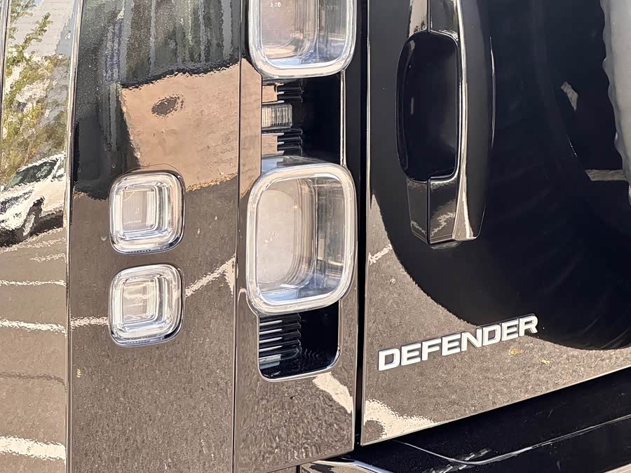 Land Rover Defender 2023 250 Diesel - zdjęcie 11