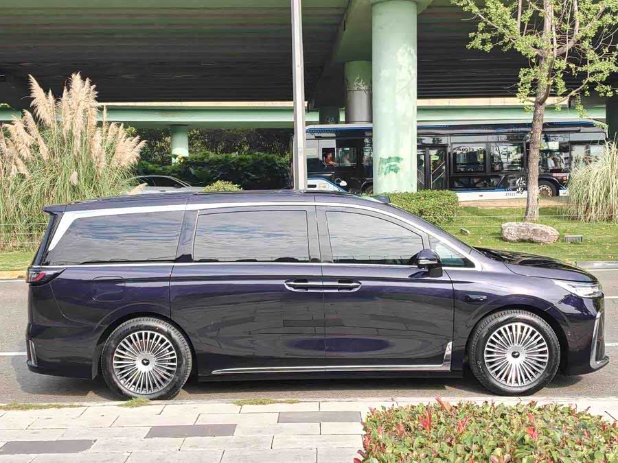 Lantu Dreamer 2025 PHEV 4WD Flagship Qian Kun Edition - zdjęcie 16