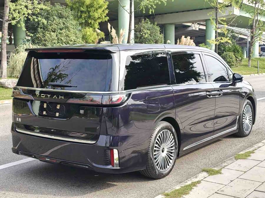 Lantu Dreamer 2025 PHEV 4WD Flagship Qian Kun Edition - zdjęcie 17