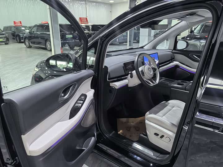 Lantu Dreamer 2025 PHEV 4WD Flagship Qian Kun Edition - zdjęcie 17