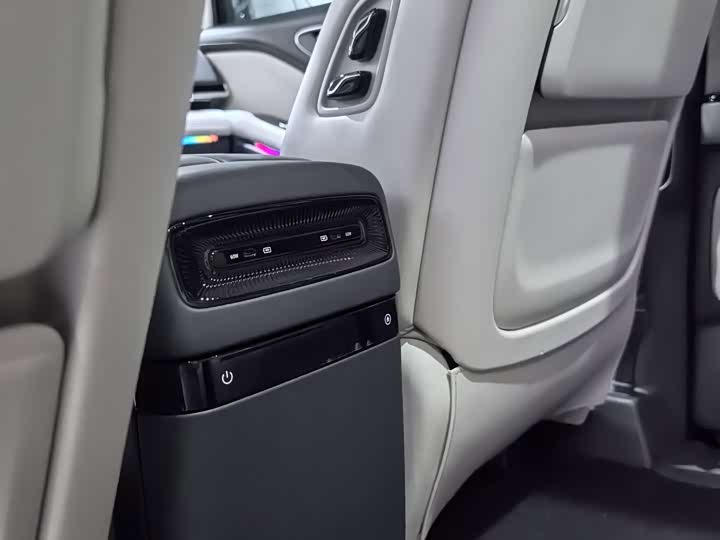 Lantu Dreamer 2025 PHEV 4WD Flagship Qian Kun Edition - zdjęcie 20