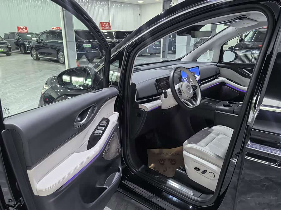 Lantu Dreamer 2025 PHEV 4WD Flagship Qian Kun Edition - zdjęcie 4