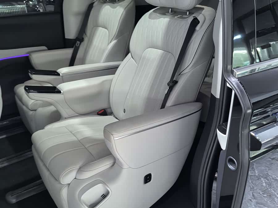 Lantu Dreamer 2025 PHEV 4WD Flagship Qian Kun Edition - zdjęcie 6