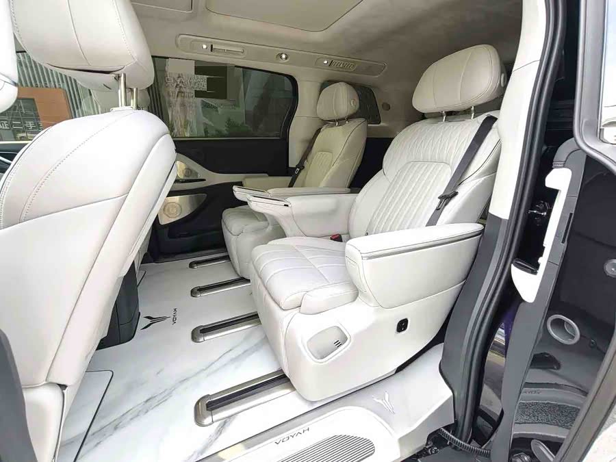 Lantu Dreamer 2025 PHEV 4WD Flagship Qian Kun Edition - zdjęcie 7