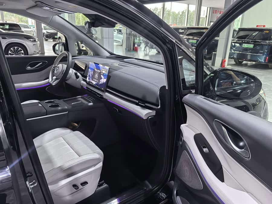 Lantu Dreamer 2025 PHEV 4WD Flagship Qian Kun Edition - zdjęcie 9