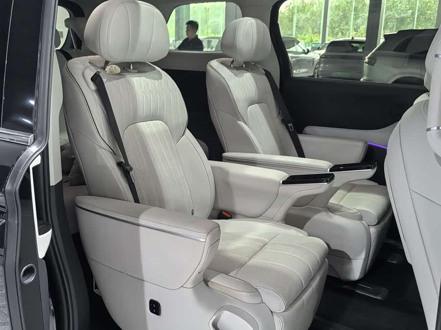 Lantu Dreamer 2025 PHEV 4WD Flagship Qian Kun Edition - zdjęcie 10