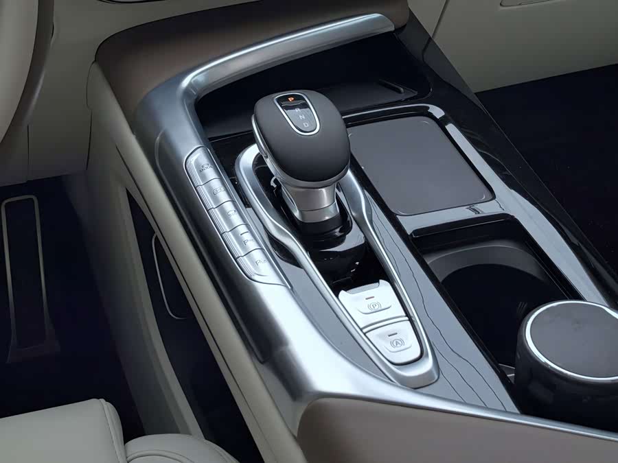 Lantu FREE 2021 4WD Standard Extended Range Exclusive Luxury Package - zdjęcie 15