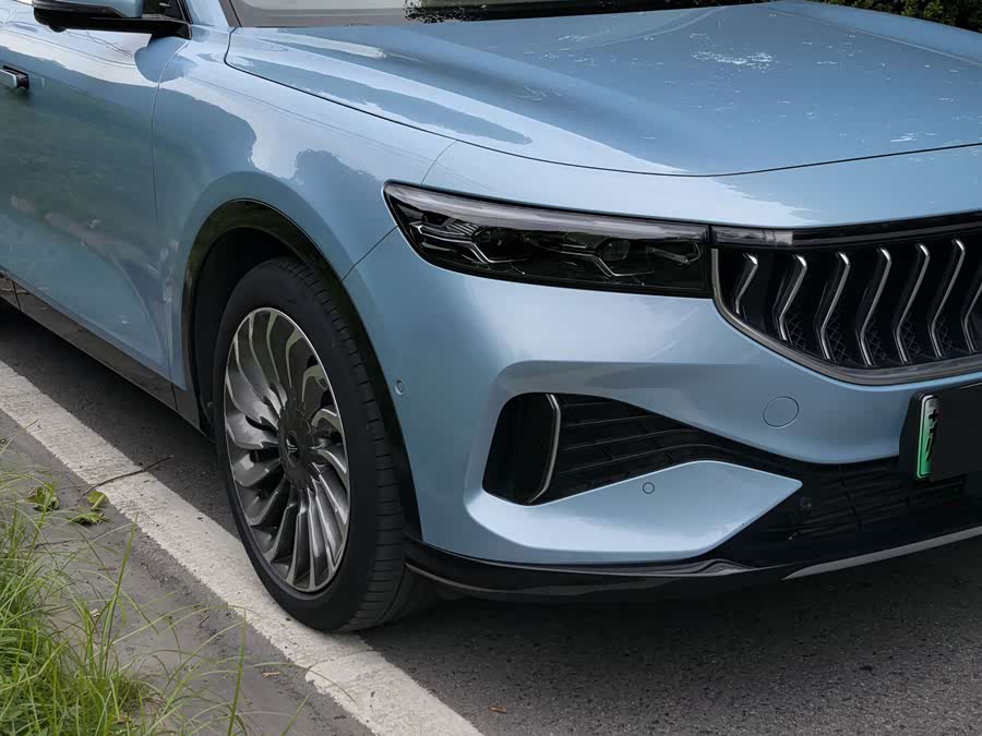 Lantu FREE 2021 4WD Standard Extended Range Exclusive Luxury Package - zdjęcie 17