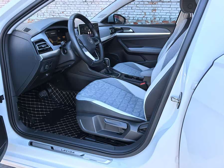 Lavida 2023 300TSI DSG Full Version - zdjęcie 3