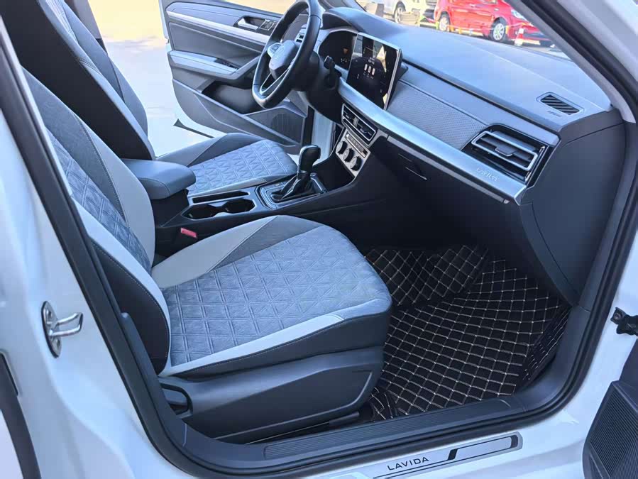 Lavida 2023 300TSI DSG Full Version - zdjęcie 7
