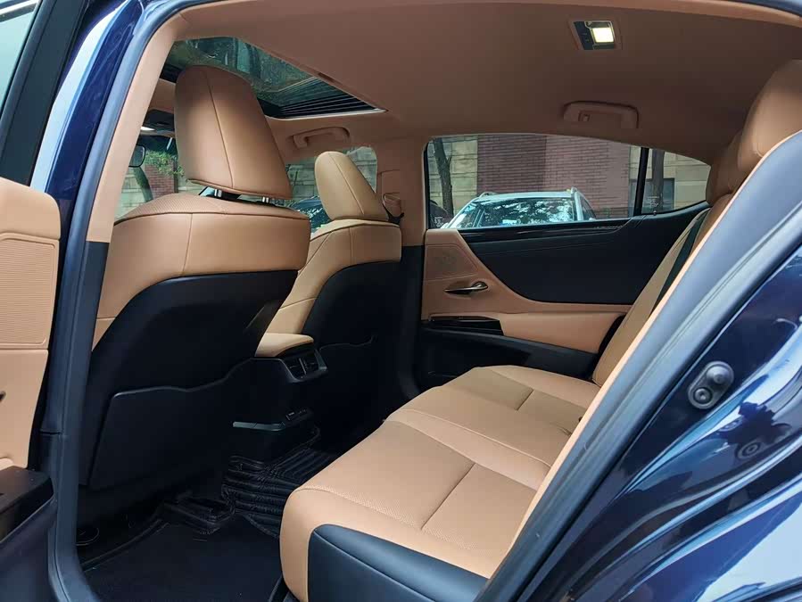 Lexus ES 2022 200 Excellence - zdjęcie 8